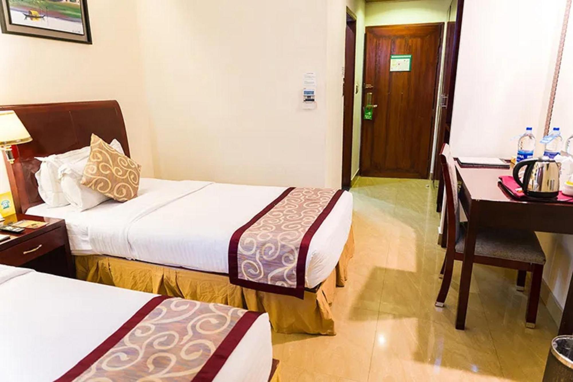 Fars Hotel & Resorts - Bar-Buffet-Pool-Spa Dhaka Extérieur photo