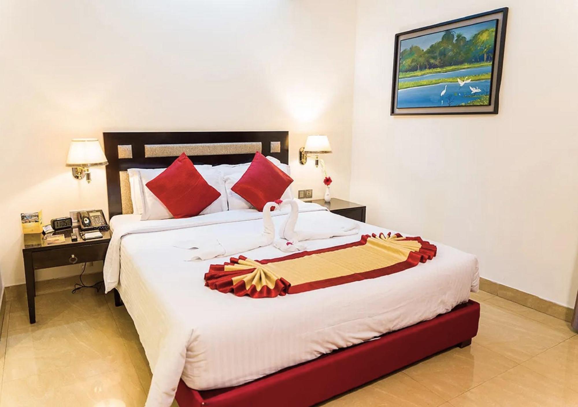 Fars Hotel & Resorts - Bar-Buffet-Pool-Spa Dhaka Extérieur photo