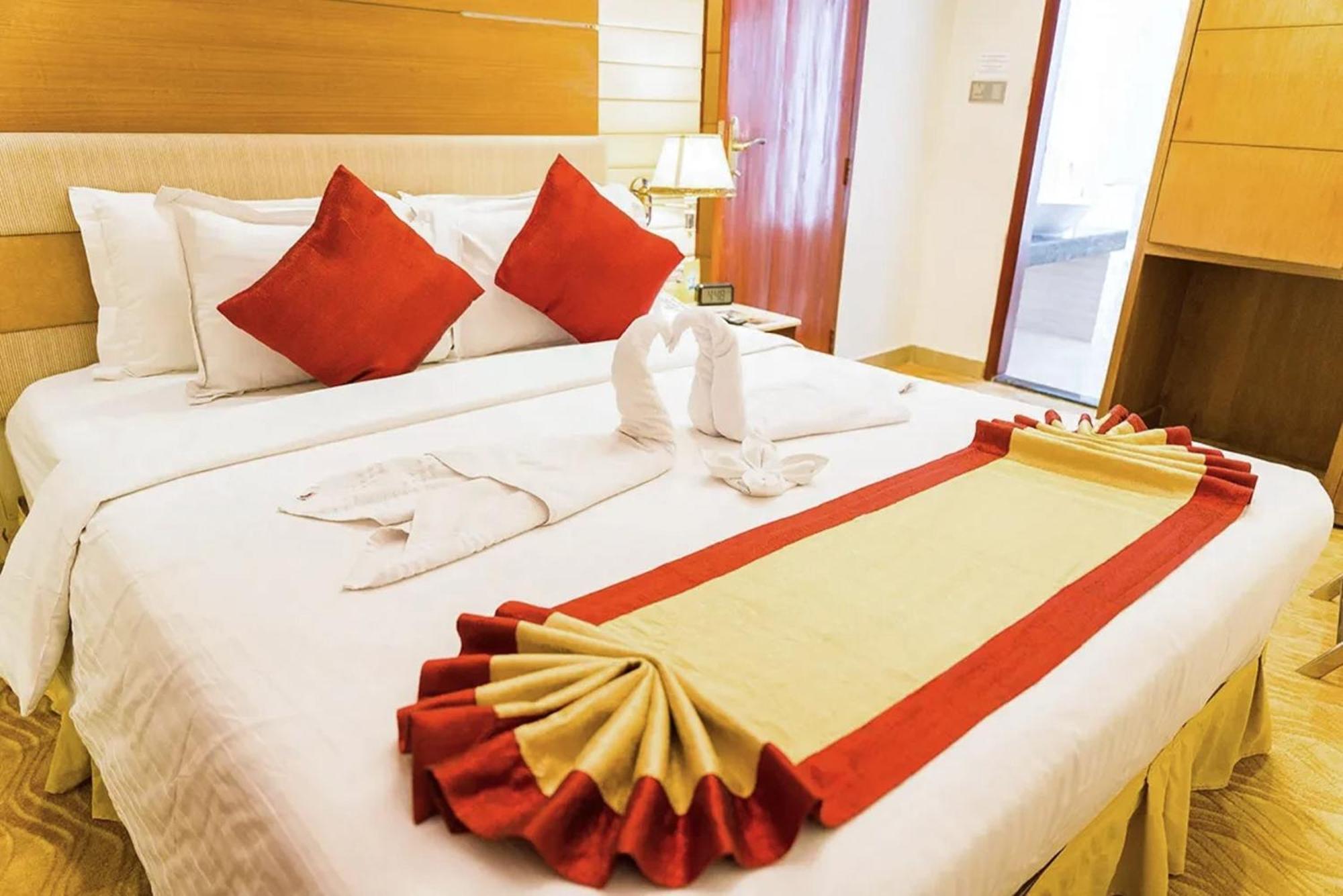 Fars Hotel & Resorts - Bar-Buffet-Pool-Spa Dhaka Extérieur photo