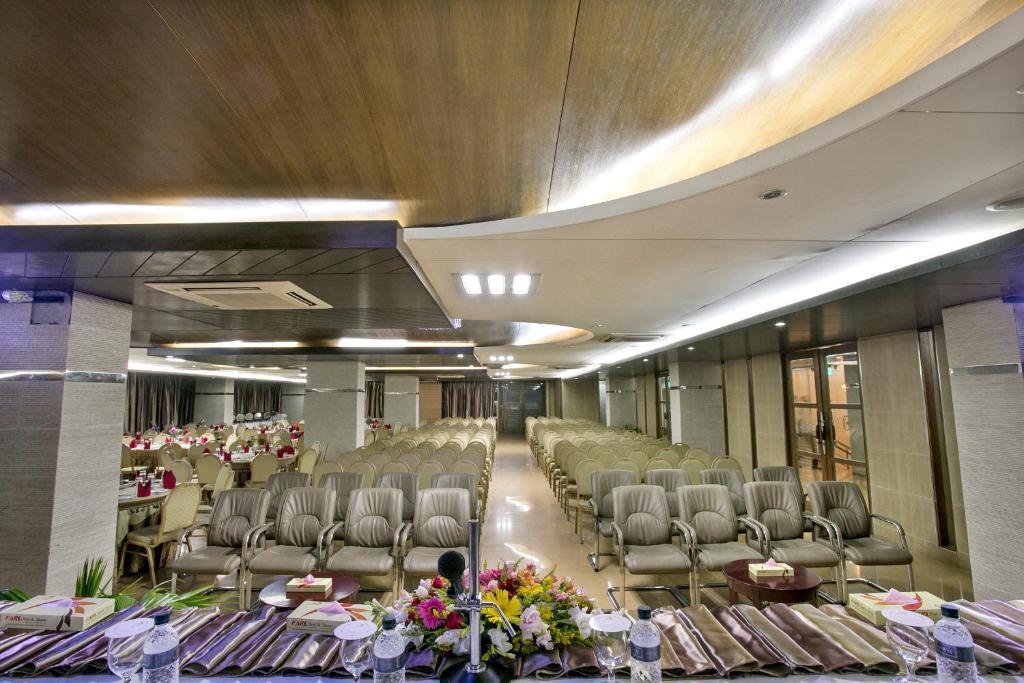 Fars Hotel & Resorts - Bar-Buffet-Pool-Spa Dhaka Extérieur photo