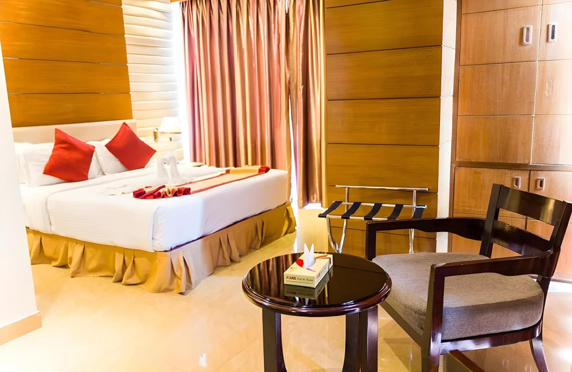 Fars Hotel & Resorts - Bar-Buffet-Pool-Spa Dhaka Extérieur photo