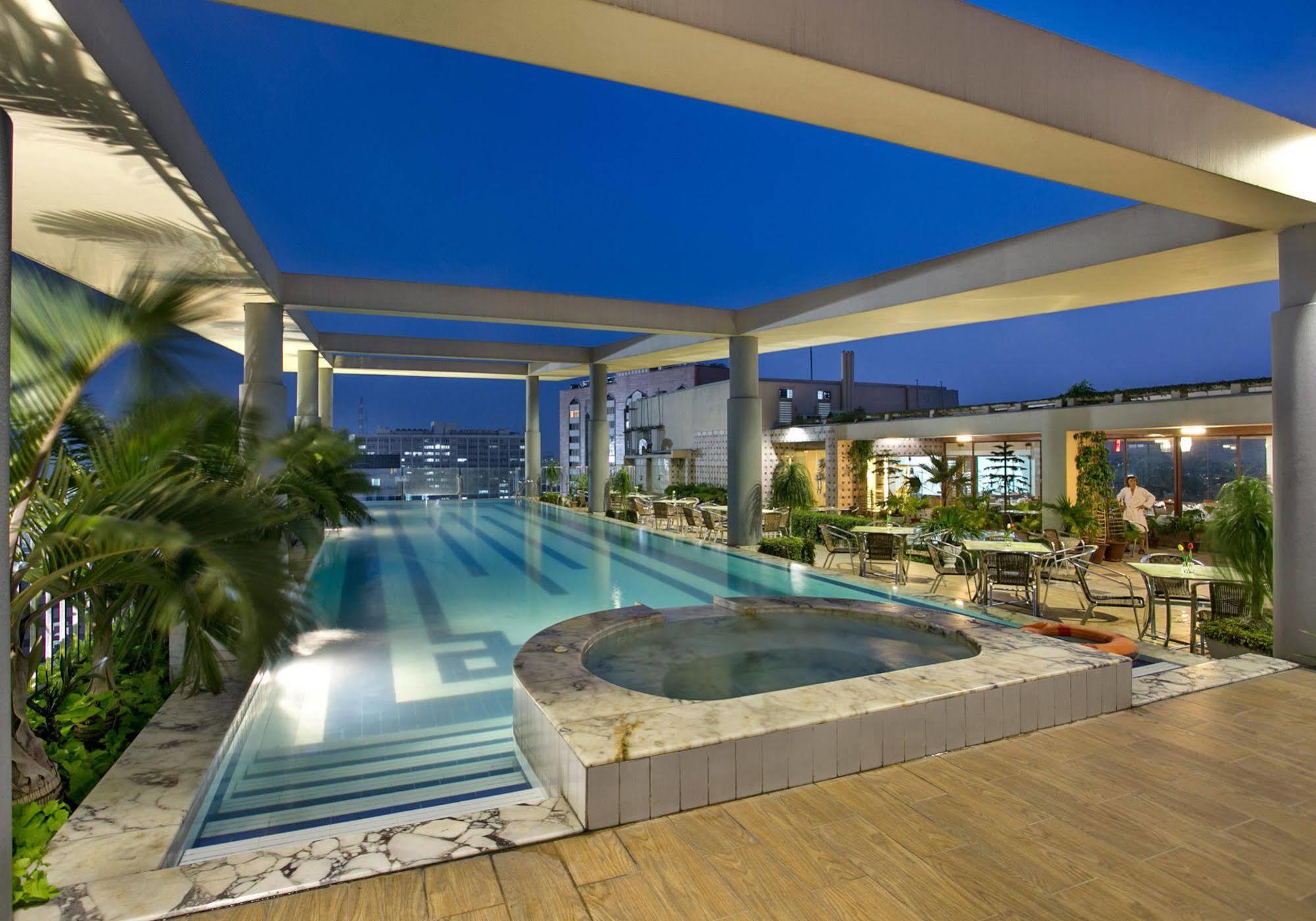 Fars Hotel & Resorts - Bar-Buffet-Pool-Spa Dhaka Extérieur photo